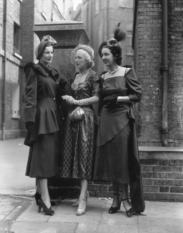 Манекенщицы на улицах Лондона, 19 мая 1949 г. Фото Getty