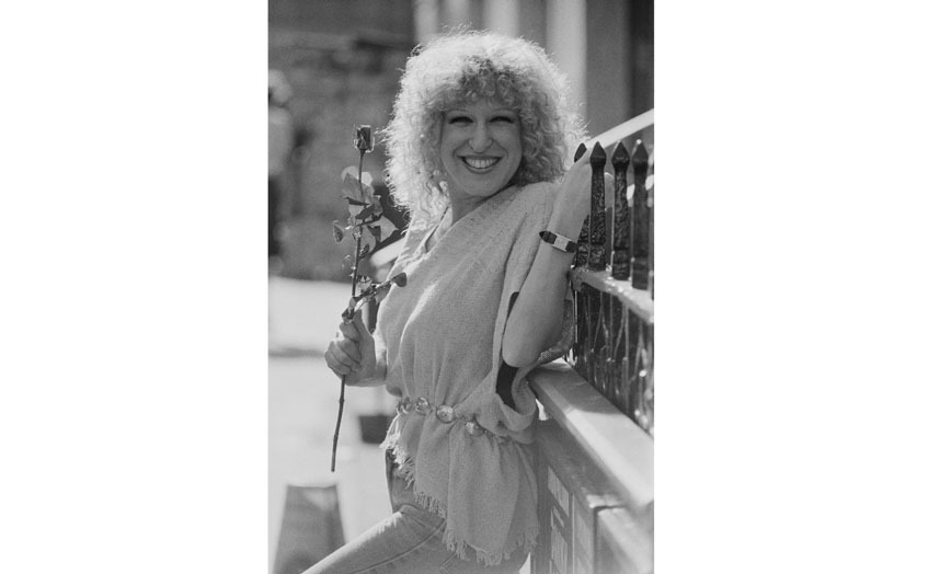 Бетт Мидлер в 1978 году. Практически такой же (только в цвете) ее помнят киноманы 90-х. Фото Getty