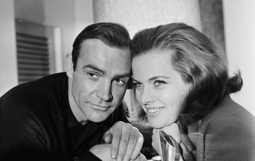 Онор Блэкман сыграла с Шоном Коннери в "Голдфингере" в 1964 году. Фото Getty