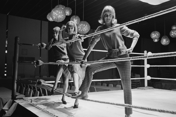 1965 год. Показ линии одежды на боксёрском ринге. Фото Getty