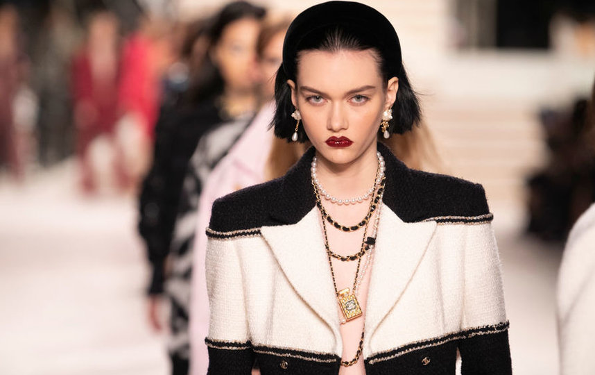 Пенелопа Крус, Кристен Стюарт и Марион Котийяр посетили шоу Chanel Metiers d’Art в Париже