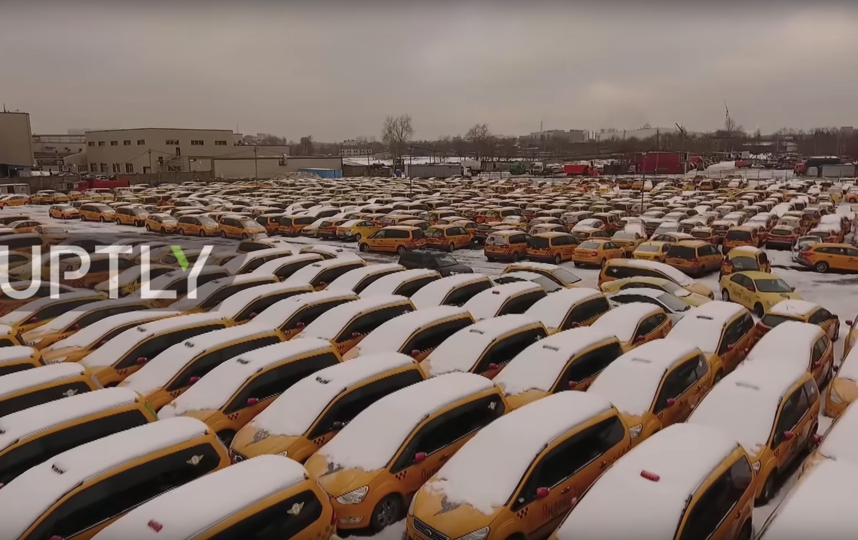 Кладбище такси в Москве сняли на видео