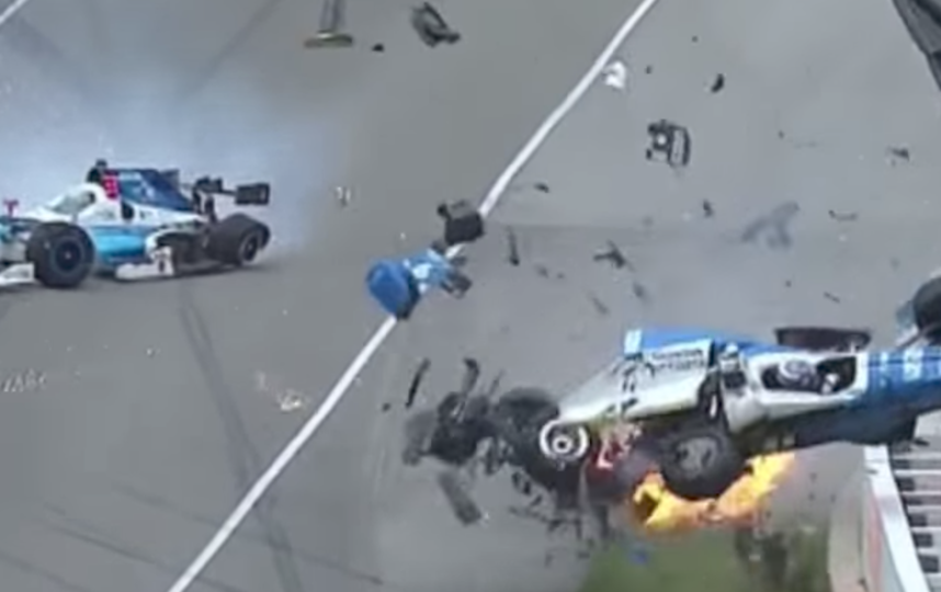 Новозеландский гонщик чудом остался жив после страшной аварии — Видео