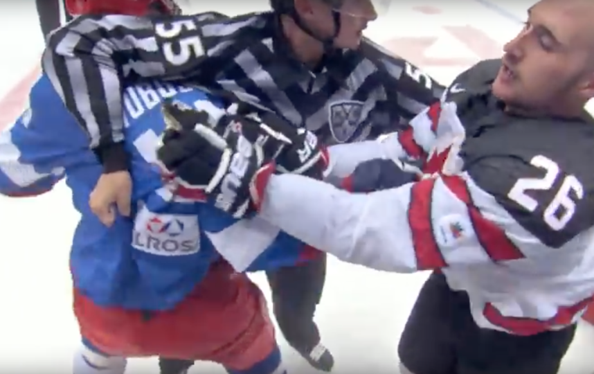 На хоккейном матче Россия-Канада произошла массовая драка — Видео
