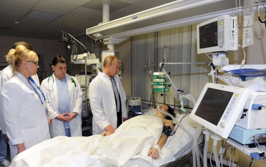 Президент России Владимир Путин посетил Марию Комиссарову в краснополянской больнице №8.. Фото РИА Новости