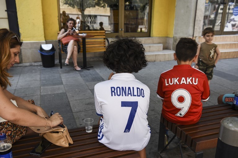 Фанаты готовятся к матчу "Реал" Мадрид – "Манчестер Юнайтед" 8 августа 2017 года. Фото AFP