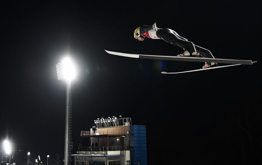 Прыжки на лыжах с трамплина. Фото AFP