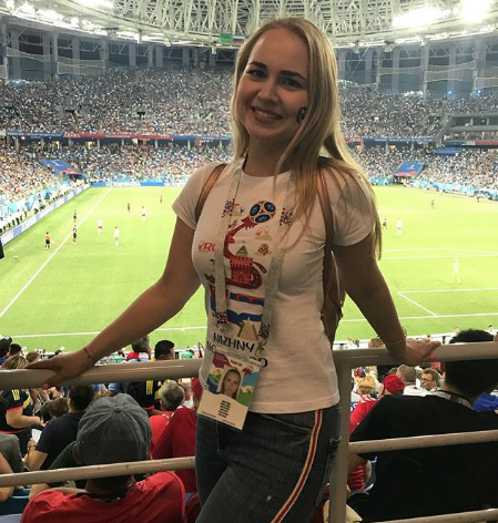 Болельщица матча Испания – Россия. Фото Instagram/sandra_dmitrieva