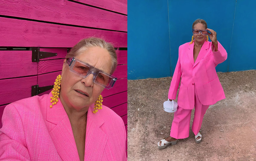 Дополнил дизайнер комплекты броскими аксессуарами. Фото instagram.com/jacquemus