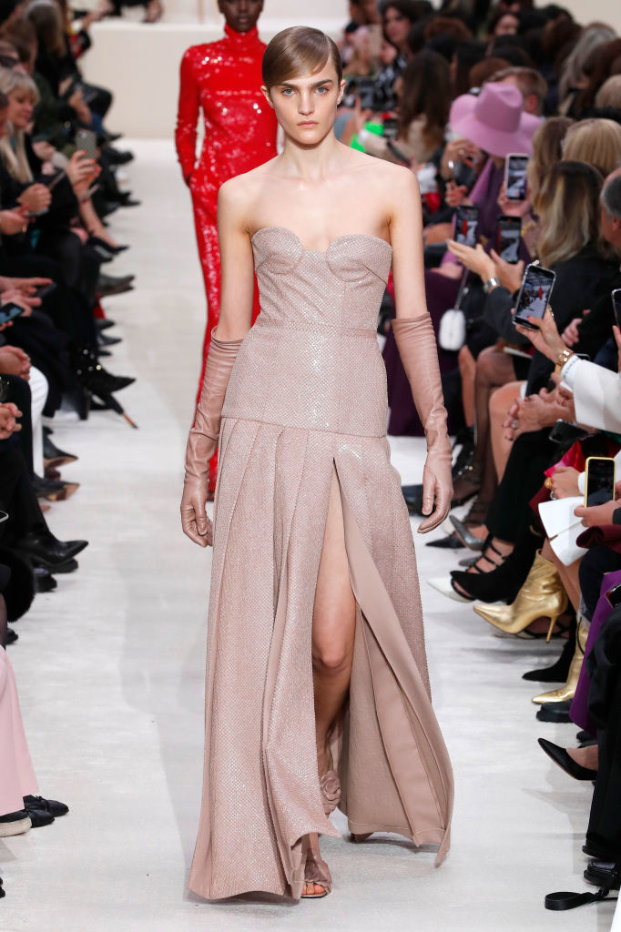 Показ Valentino в Париже. Фото Getty