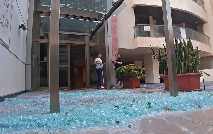 Причиной мощных взрывов в портовой зоне Бейрута стали 2750 тонн хранившейся на складе аммиачной селитры. Фото AFP