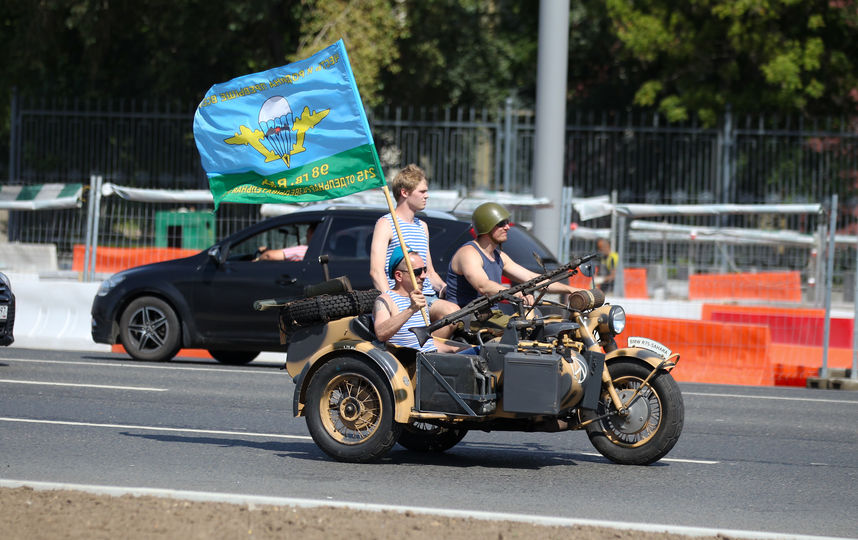 Как десантники отметили день ВДВ в Москве — Фото