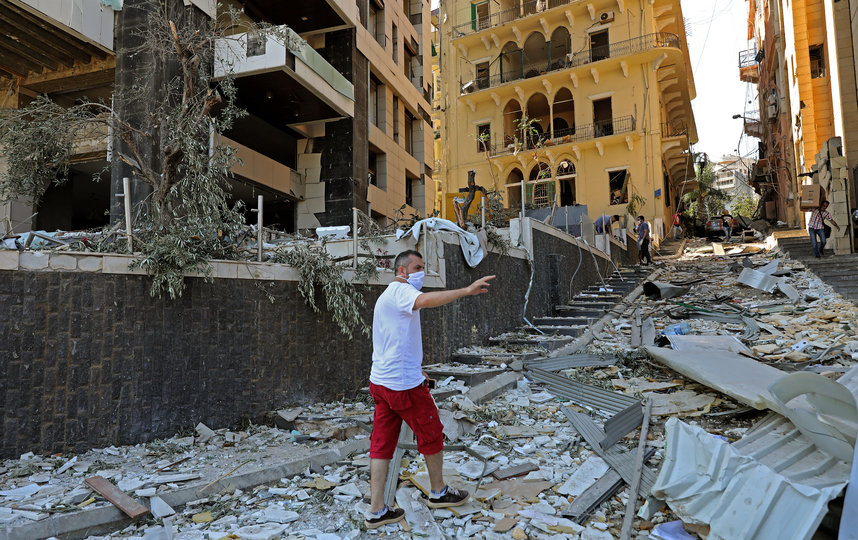 Причиной мощных взрывов в портовой зоне Бейрута стали 2750 тонн хранившейся на складе аммиачной селитры. Фото AFP