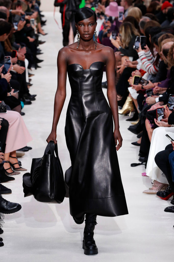Показ Valentino в Париже. Фото Getty