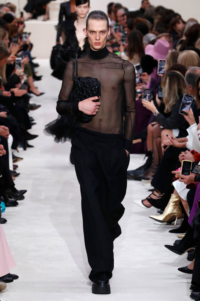 Показ Valentino в Париже. Фото Getty