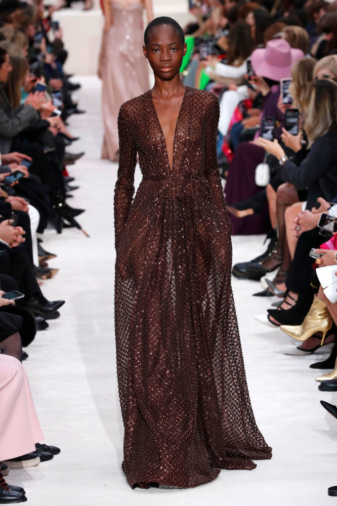 Показ Valentino в Париже. Фото Getty