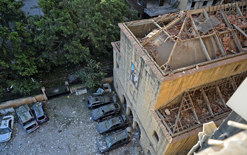 Причиной мощных взрывов в портовой зоне Бейрута стали 2750 тонн хранившейся на складе аммиачной селитры. Фото AFP