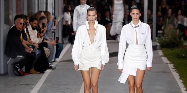 Показ Off-White на Неделе моды в Париже.