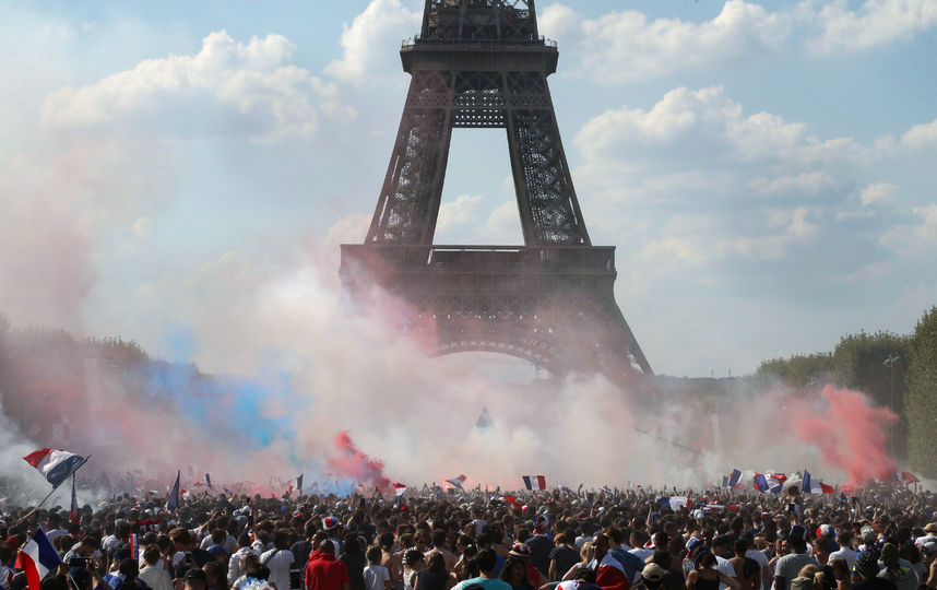 Французские и хорватские фанаты. Фото AFP