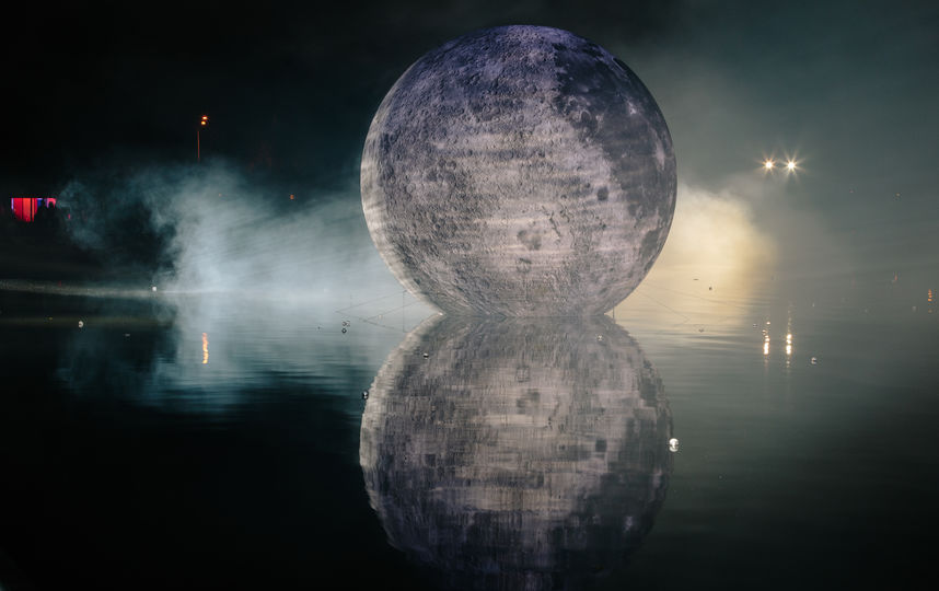 В Парке Горького на поверхности прудов плавает Луна. Фото Предоставлено организаторами