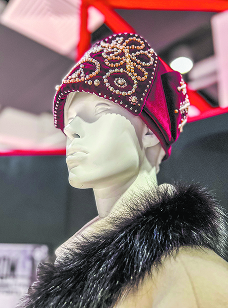 Жемчуг. Реконструкция шапочки-«кички» из бархата с вышивкой жемчугом. Фото Маргарита Лемешко., "Metro"