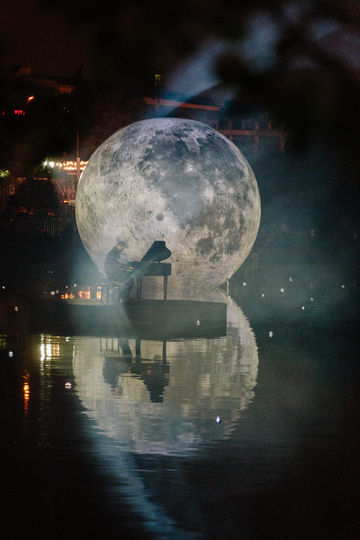 В Парке Горького на поверхности прудов плавает Луна. Фото Предоставлено организаторами