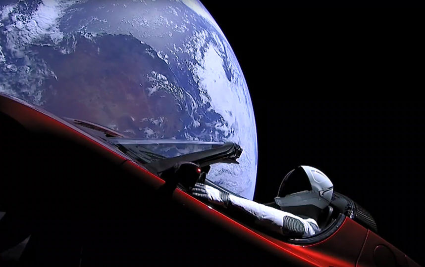 Tesla Roadster в открытом космосе. Фото AFP