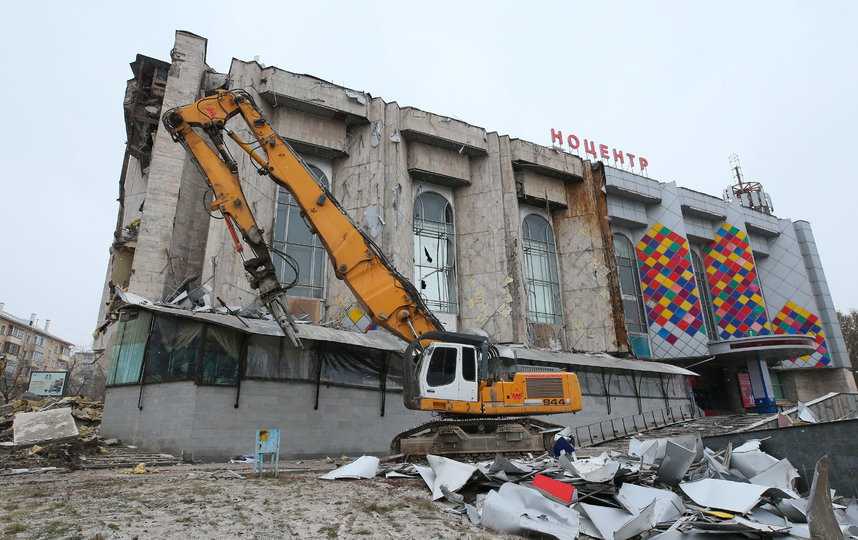Снос здания киноцентра. Фото Василий Кузьмичёнок