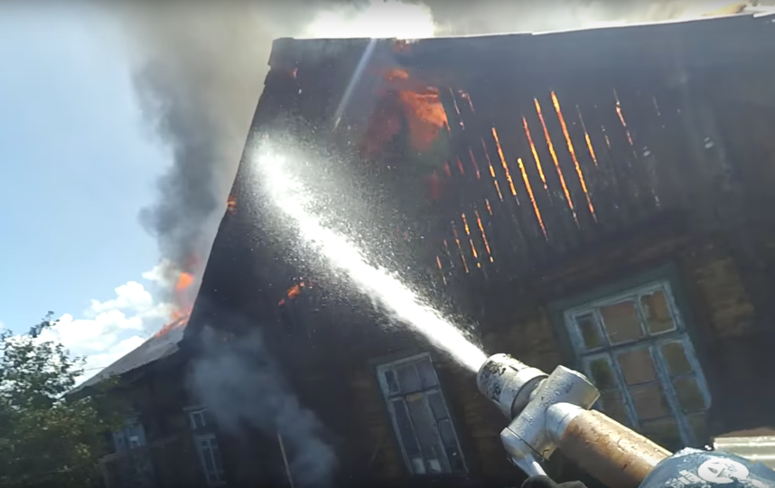 Пожарный превратил свою работу в остросюжетный боевик — Видео
