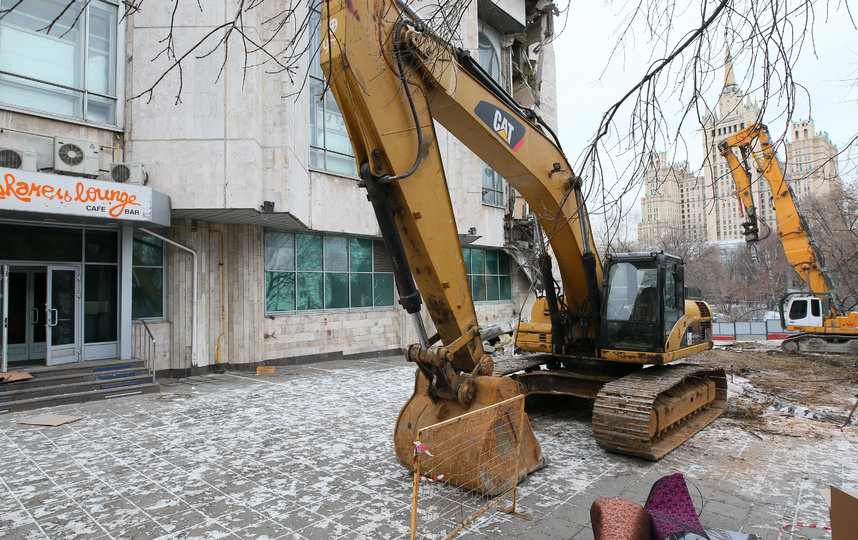 Снос здания киноцентра. Фото Василий Кузьмичёнок
