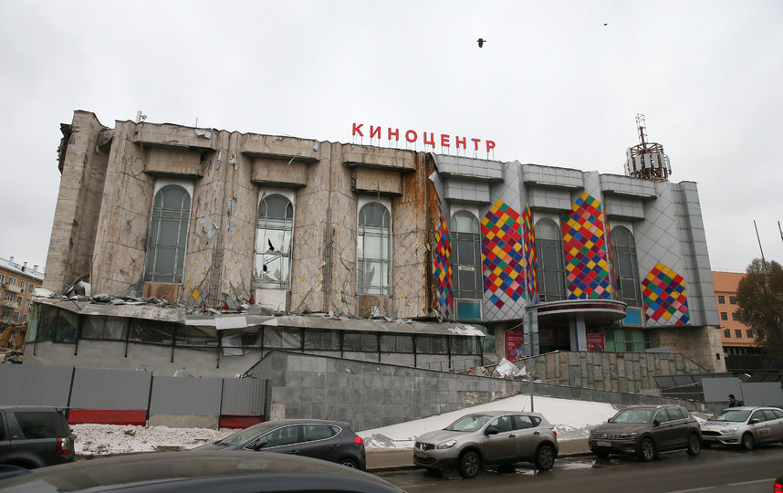 Снос здания киноцентра. Фото Василий Кузьмичёнок