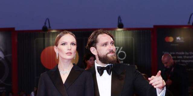 Актриса Мария Фомина и бизнесмен Алексей Киселев на премьере фильма "О бесконечности".