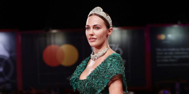 Мерьем Узерли на премьере фильма "Почётный гость".