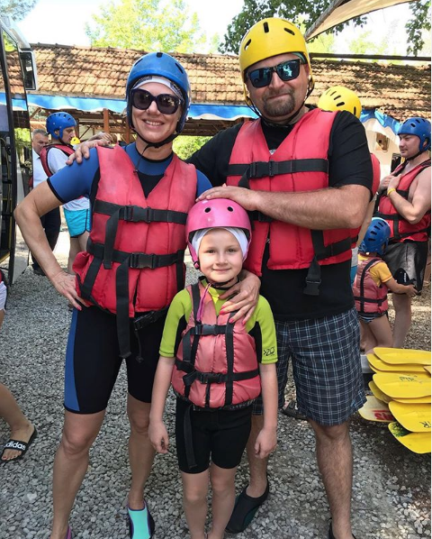 Елена Бирюкова и Илья Хорошилов с дочерью. Фото скриншот instagram.com/geweller76/