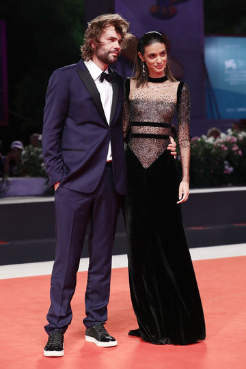 Россиф Сазерленд и Лейсла Де Оливейра на премьере фильма "Почётный гость". Фото Getty