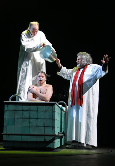 Комедийное трио Ширвиндт – Добронравов – Олешко имеет все шансы войти в историю театра. Фото Елены Мартынюк, предоставлены пресс-службой Театра сатиры