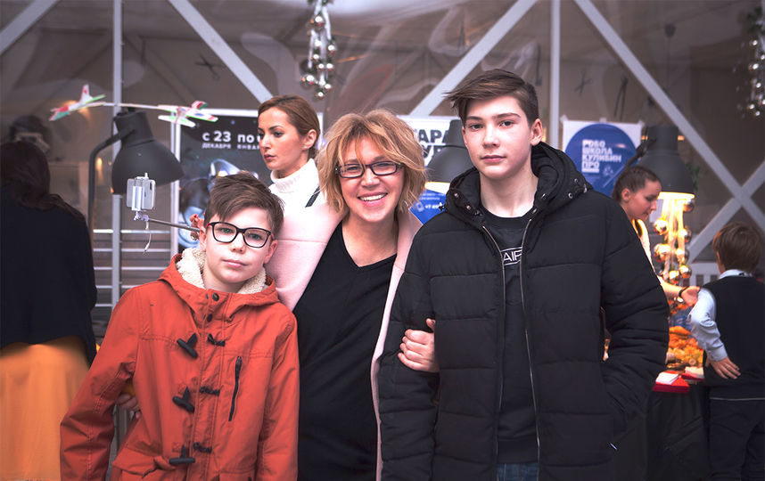Яна Недзвецкая с внуками. Фото Предоставлено организаторами мероприятия.
