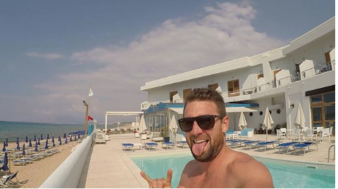 Новозеландский регбист Курт Бейкер. Фото www.instagram.com/krutbaker