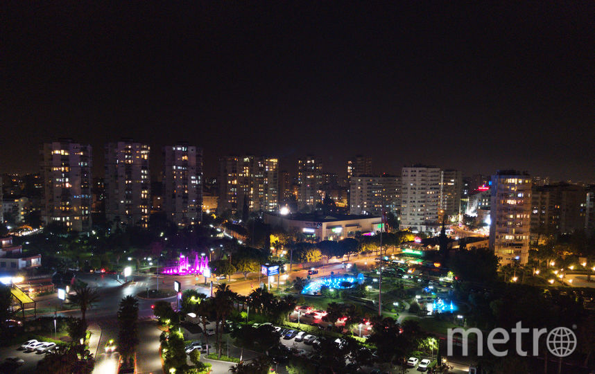 Ночной вид на Анталью из ресторана Asmani на крыше отеля. Фото Маргарита Лемешко., "Metro"