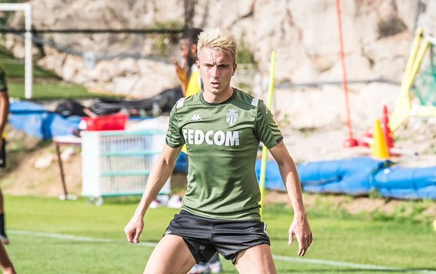 Александр Головин сменил имидж