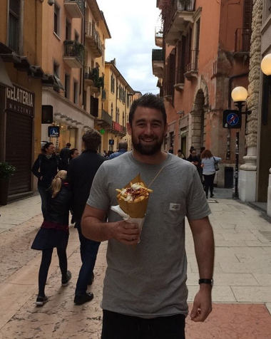 Новозеландский регбист Курт Бейкер. Фото www.instagram.com/krutbaker