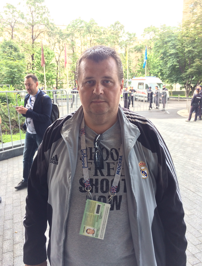 Болельщик из Донецка: Война у нас, в Москву приезжаю за глотком свежего воздуха