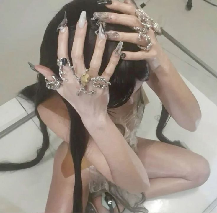 вышла покурить