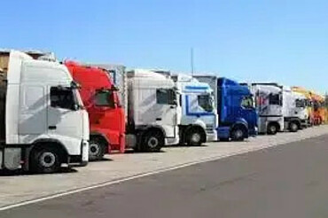 Стоянка грузовых машин и техники