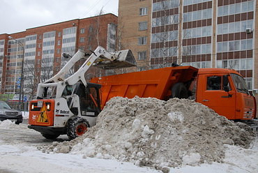 Уборка снега зимой