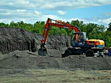 Рытьё траншей, котлованов, планировка
