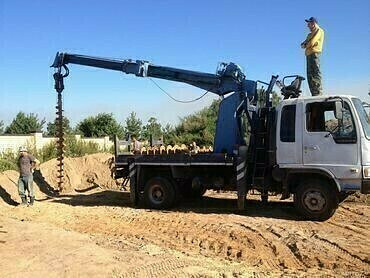 Бурение ям под столбы и опоры