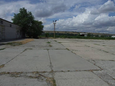 Грузовая стоянка техники