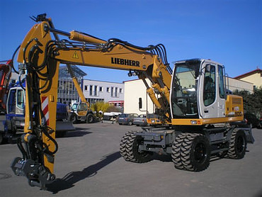 LIEBHERR A900