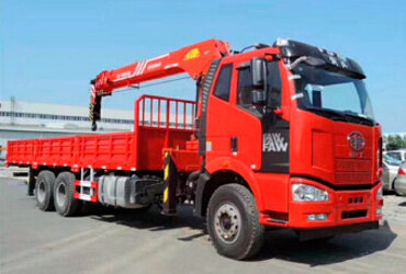 FAW J6P-375 КМУ грузоподъемность 12 тн